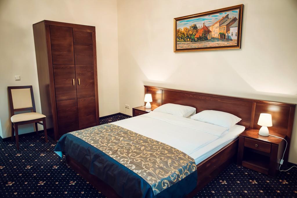 Boutique Hotel Villa P Oezjhorod Kamer foto