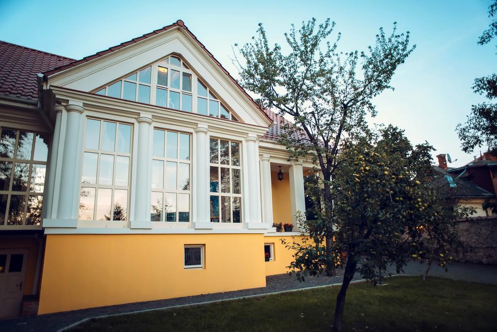 Boutique Hotel Villa P Oezjhorod Buitenkant foto
