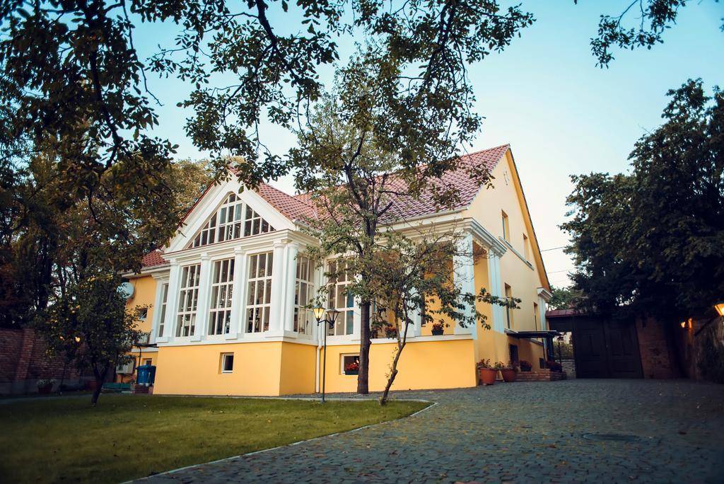 Boutique Hotel Villa P Oezjhorod Buitenkant foto