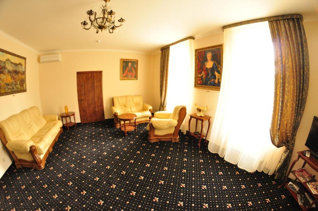 Boutique Hotel Villa P Oezjhorod Buitenkant foto